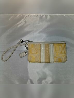 Vintage Coach Optic C Yellow and Ivory Signature Wristlet Clutch Wallet